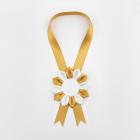 Kokarda na krk 12 cm Classic, bílo-zlatá 