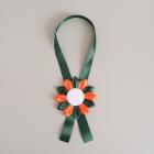 Kokarda na krk 12 cm Classic,tm. zelená-oranžová 