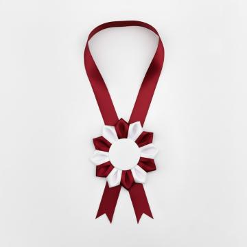 kokarda-na-krk-12-cm-classic-bilo-bordo_12016_34279.jpg