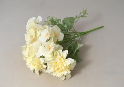 kytice-hortenziejirina-6-kvetu-32-cm-kremova_8995_18454.jpg